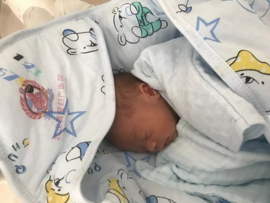 真愛婦產(chǎn)迎來雙胞胎公主，勇敢寶媽為愛堅持順產(chǎn)