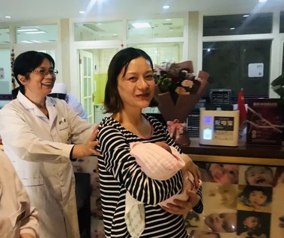 真愛婦產(chǎn)迎來雙胞胎公主，勇敢寶媽為愛堅持順產(chǎn)