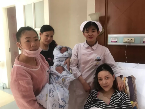 真愛婦產(chǎn)迎來雙胞胎公主，勇敢寶媽為愛堅持順產(chǎn)
