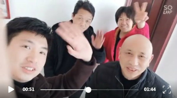 武漢仁愛(ài)醫(yī)院22歲的護(hù)士遞上了入黨申請(qǐng)書(shū)