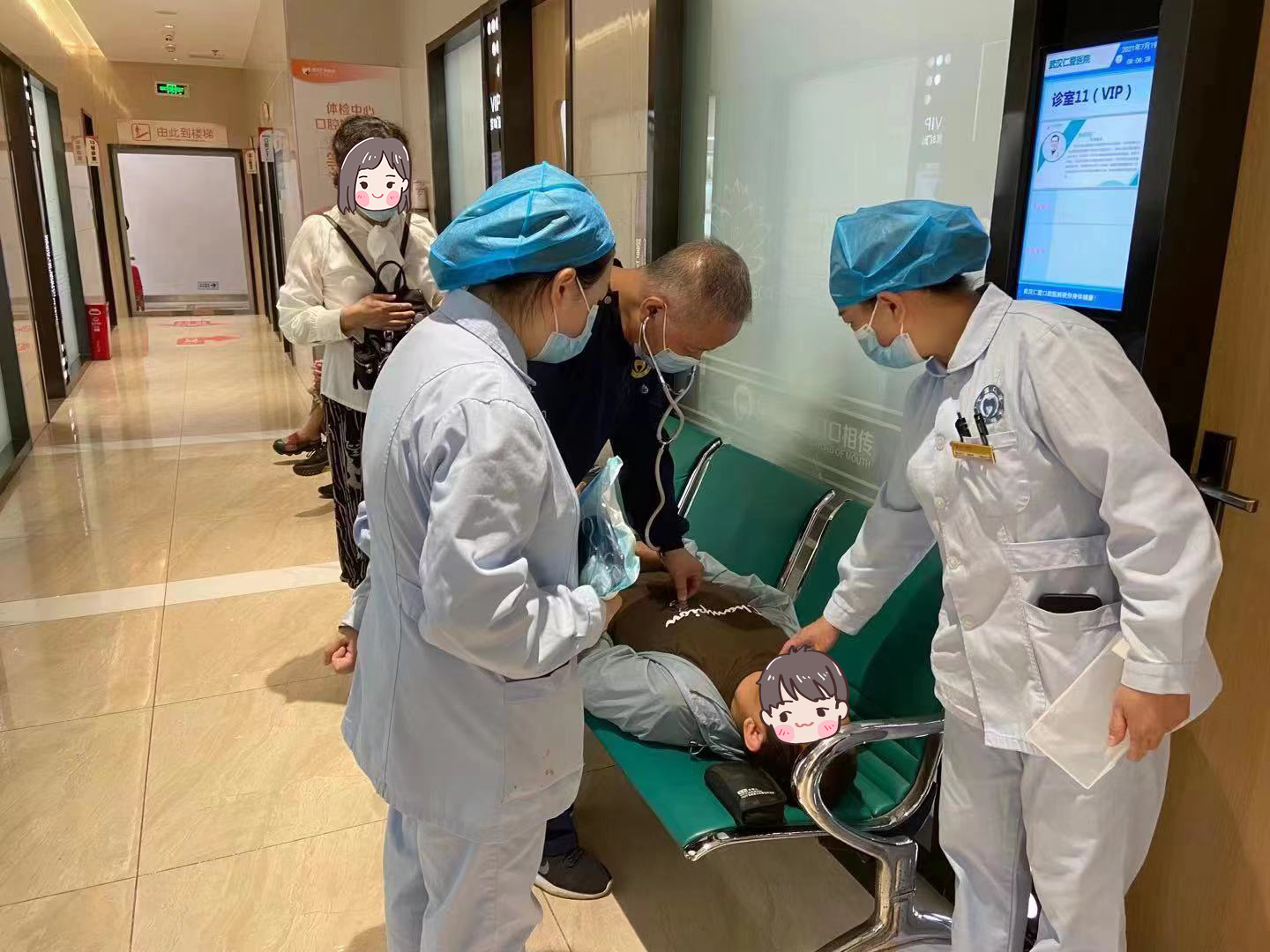 暑日下武漢一市民路邊突發(fā)癲癇 附近愛心醫(yī)院緊急救治